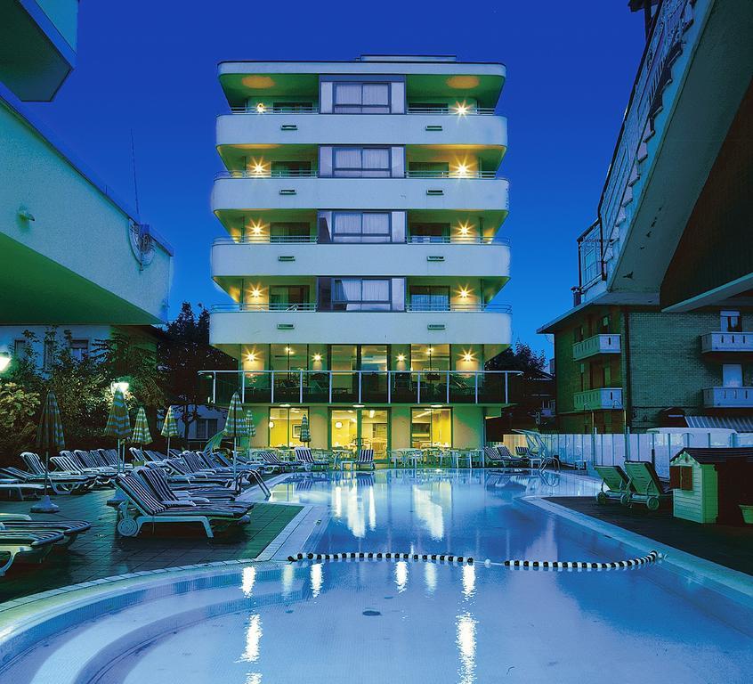 Ferretti Family Hotel Madison - Cattolica Kültér fotó