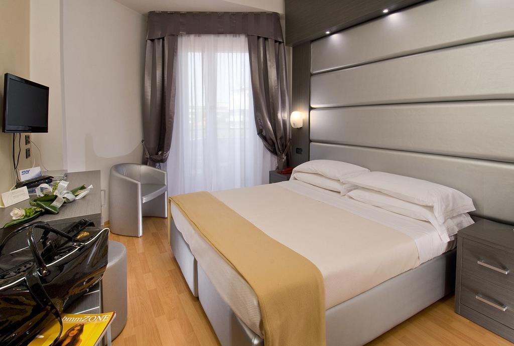 Ferretti Family Hotel Madison - Cattolica Kültér fotó