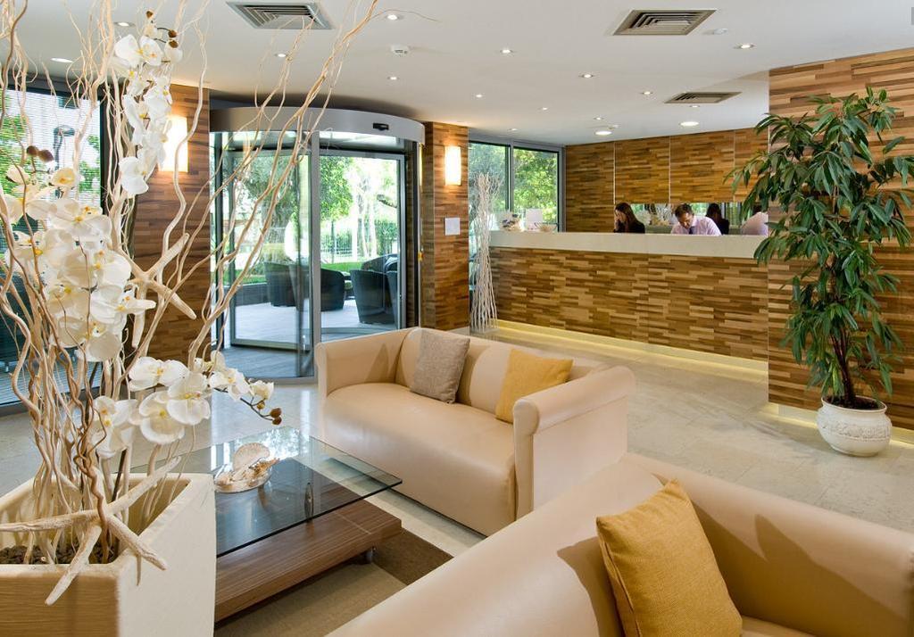Ferretti Family Hotel Madison - Cattolica Kültér fotó