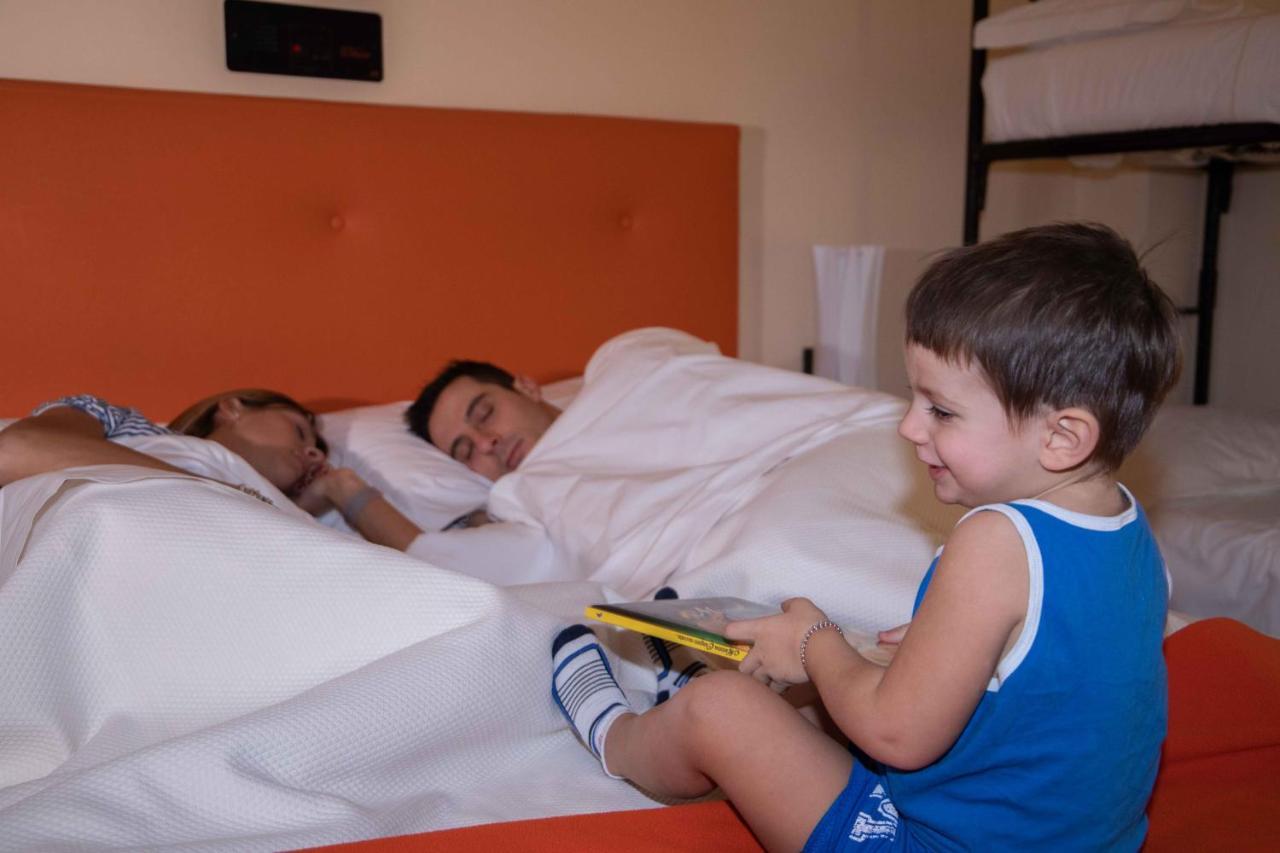 Ferretti Family Hotel Madison - Cattolica Kültér fotó