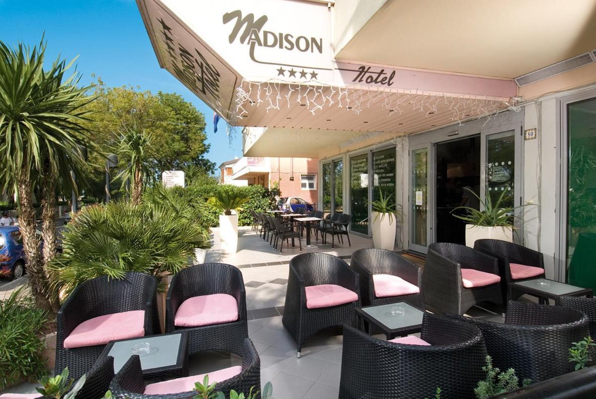 Ferretti Family Hotel Madison - Cattolica Kültér fotó