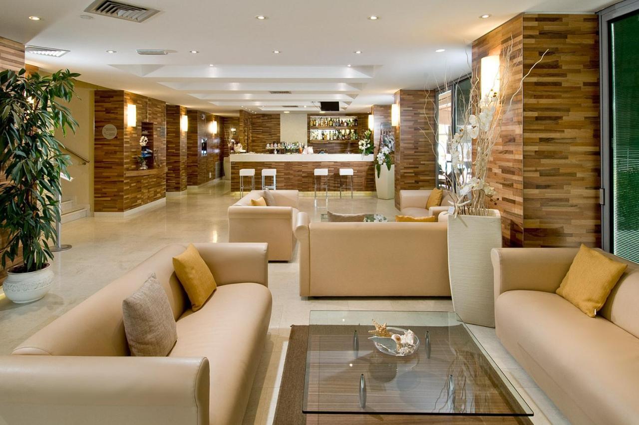 Ferretti Family Hotel Madison - Cattolica Kültér fotó